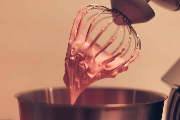 Comment choisir un mélangeur à main avec accessoires pour pâtisserie pour une cuisine polyvalente?